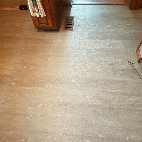 Floor installation - Picture 4 of 4